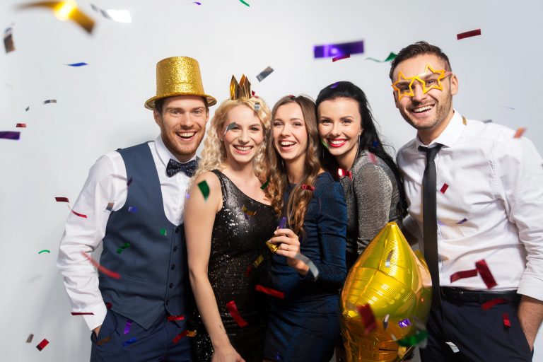photos d'amis lors d'une fête ou d'un évènement d'enteprise