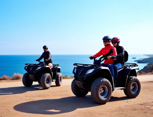 Couple en randonnée en quad le long de la côte, profitant d’une balade à deux en pleine nature